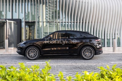 Schwarz Porsche Cayenne coupe S zur Miete in Abu-Dhabi 0