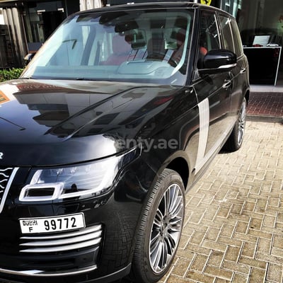 أسود Range Rover Vogue للإيجار في أبو ظبي 1