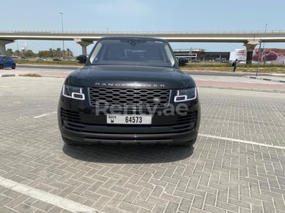 Schwarz Range Rover Vogue HSE zur Miete in Dubai 0