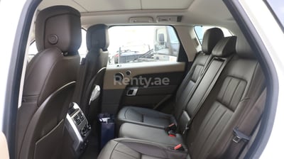 Белый Range Rover Sport HSE в аренду в Шарджа 1