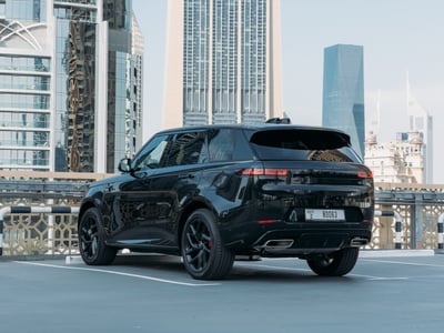 أسود Range Rover Sport NEW SHAPE للإيجار في دبي 1