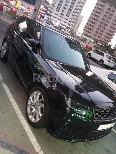 Negro Range Rover Sport en alquiler en Sharjah 0