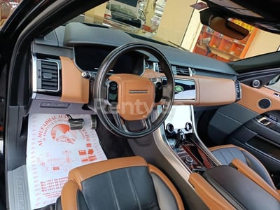 أسود Range Rover Sport للإيجار في دبي 0