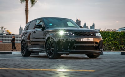 Negro Range Rover SVR en alquiler en Abu-Dhabi 0