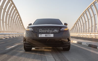 Negro Range Rover Velar en alquiler en Abu-Dhabi 0