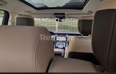 Черный Range Rover Vogue в аренду в Абу-Даби 1