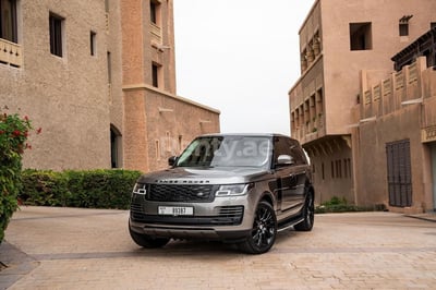 Schwarz Range Rover Vogue zur Miete in Dubai 0