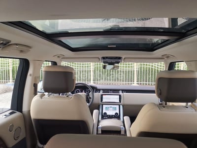 Black Range Rover Vogue for rent in Abu-Dhabi 1