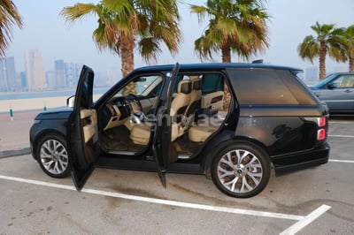 Schwarz Range Rover Vogue zur Miete in Abu-Dhabi 1