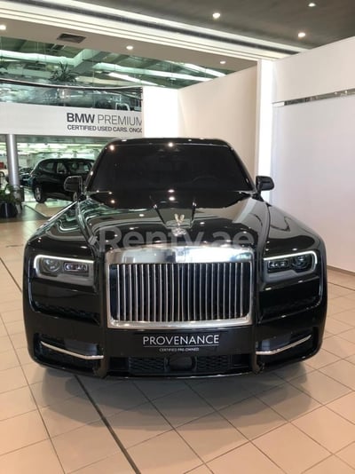 Черный Rolls Royce Cullinan в аренду в Шарджа 0