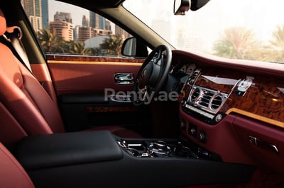 أسود Rolls Royce Ghost للإيجار في الشارقة 1