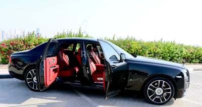 Nero Rolls Royce Ghost in affitto a Dubai 1