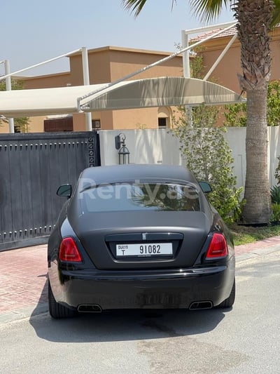 Negro Rolls Royce Wraith Adamas en alquiler en Dubai 1