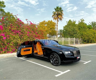 أسود Rolls Royce Wraith-BLACK BADGE للإيجار في دبي 0