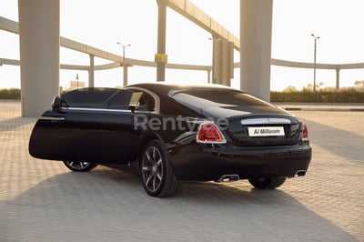 Negro Rolls Royce Wraith en alquiler en Sharjah 1