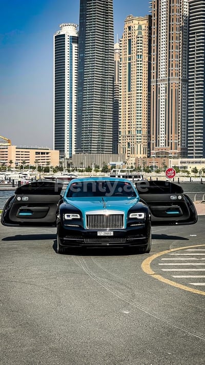 Noir Rolls Royce Wraith en location à Abu-Dhabi 1