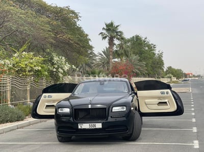 Noir Rolls Royce Wraith en location à Dubai 1