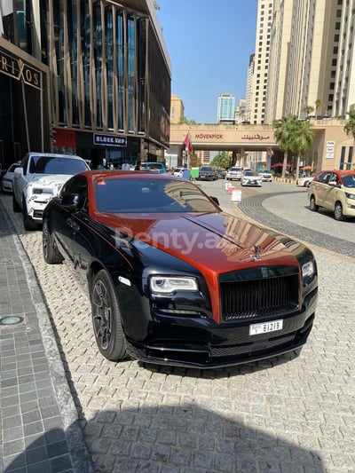 Schwarz Rolls Royce Wraith- BLACK BADGE zur Miete in Abu-Dhabi 1