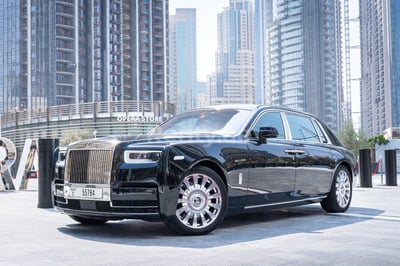 Negro Rolls-Royce Phantom en alquiler en Abu-Dhabi 0