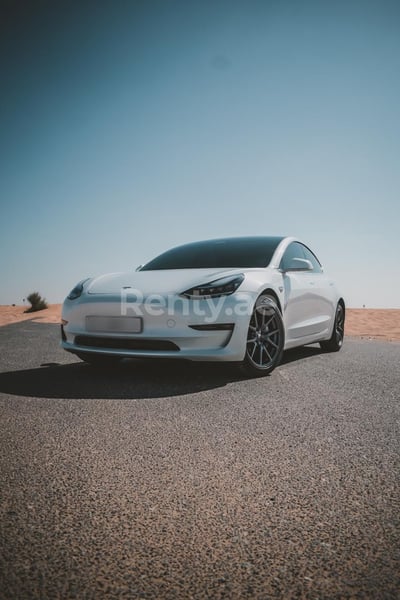 White Tesla Model 3 for rent in Abu-Dhabi 0