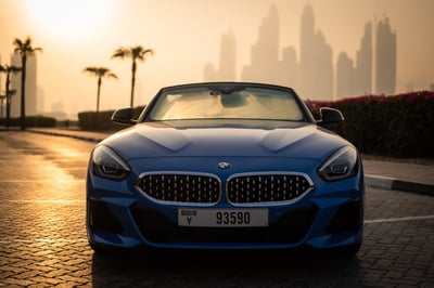 Blau BMW Z4 zur Miete in Dubai 0