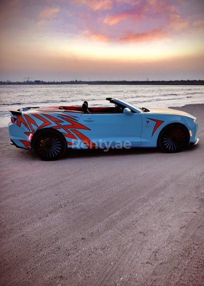 Синий CAMARO GULF LIVERY EDITION в аренду в Шарджа 0