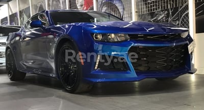 Синий Chevrolet Camaro Coupe в аренду в Абу-Даби 0