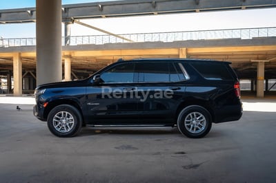 Blu Chevrolet Tahoe in affitto a Sharjah 0