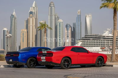 Azul ZZZ Dodge Challenger en alquiler en Dubai 0