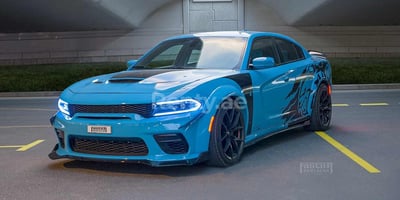 Blau Dodge Charger zur Miete in Abu-Dhabi 0