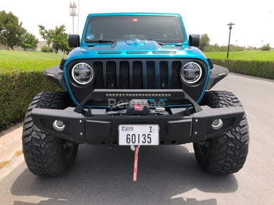 Bleue Jeep Wrangler en location à Dubai 0