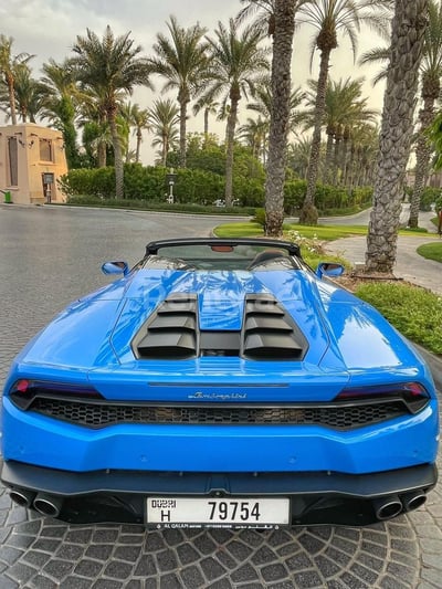 Bleue Lamborghini Huracan Spyder en location à Dubai 1