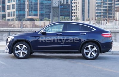 Blau Mercedes GLC Coupe zur Miete in Sharjah 0