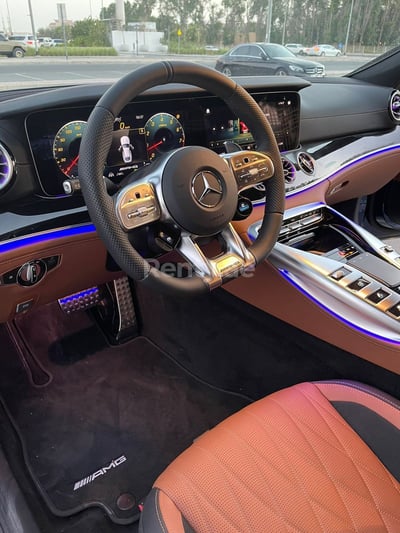 Blau Mercedes GT63 zur Miete in Dubai 0