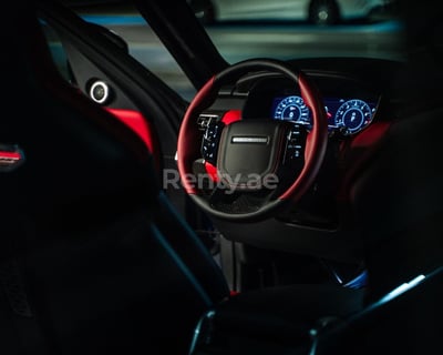 Blu Range Rover Sport SVR in affitto a Dubai 1