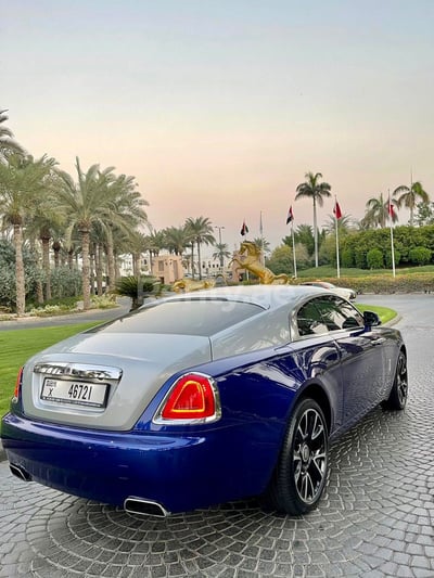 Синий Rolls Royce Wraith в аренду в Шарджа 0