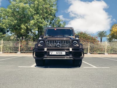 Marrone Mercedes G class in affitto a Dubai 1