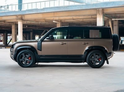 在沙迦租赁棕色 Range Rover Defender V6 X 1