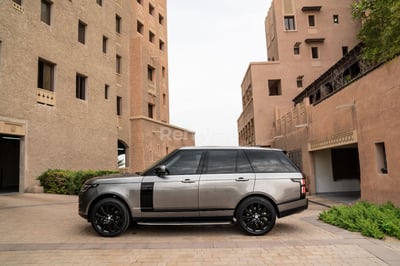 Marrone Range Rover Vogue in affitto a Abu-Dhabi 1