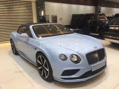 أزرق غامق Bentley GTC للإيجار في أبو ظبي 0