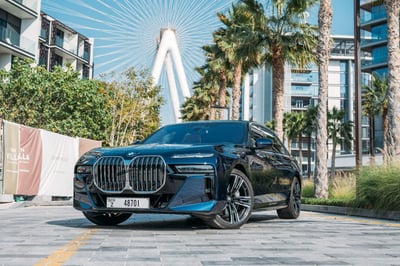 أزرق غامق BMW 740Li للإيجار في أبو ظبي 0