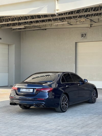 Bleu Foncé Mercedes E350 en location à Dubai 0