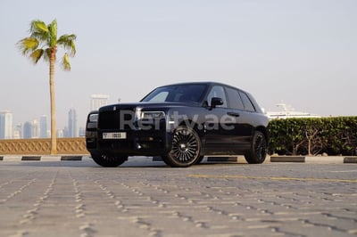 Bleu Foncé Rolls Royce Cullinan Mansory en location à Abu-Dhabi 1