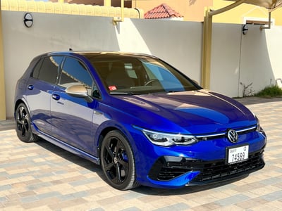 Dunkelblau Volkswagen Golf R zur Miete in Dubai 1