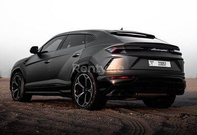 Gris Oscuro Lamborghini Urus en alquiler en Sharjah 0