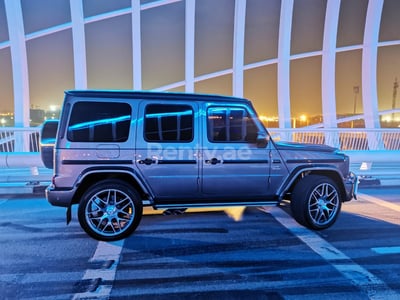 رمادي غامق Mercedes G class للإيجار في أبو ظبي 0