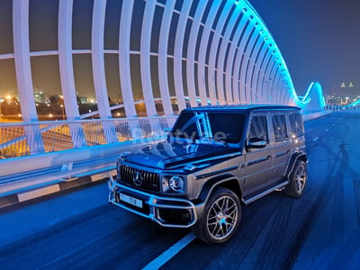 Gris Foncé Mercedes G class en location à Sharjah 1