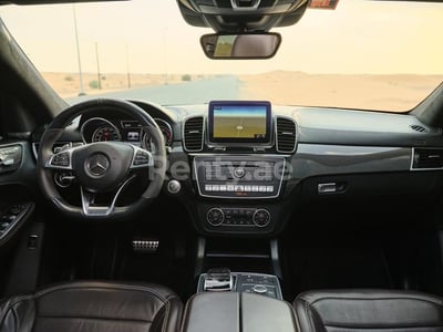 Gris Foncé Mercedes GLC-S en location à Dubai 0