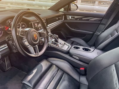 رمادي غامق Porsche Panamera 4S Turismo Sport للإيجار في دبي 1