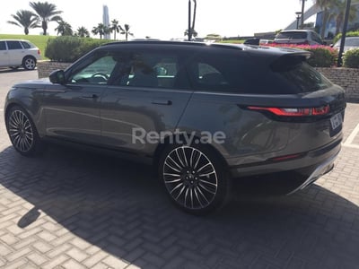 Grigio Scuro Range Rover Velar R Dynamic 380HP in affitto a Dubai 0